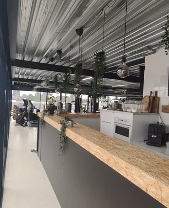Loungeruimte bar Fit Up Leiderdorp